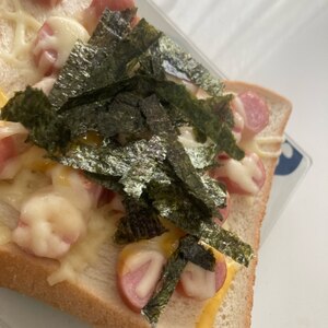 魚肉ソーセージと玉ねぎと海苔のチーズトースト